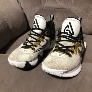 Nike Kids Sneakers - White and Gold
